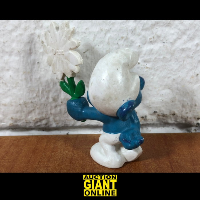 Vintage Smurf with Daisy Figurine - Image 4