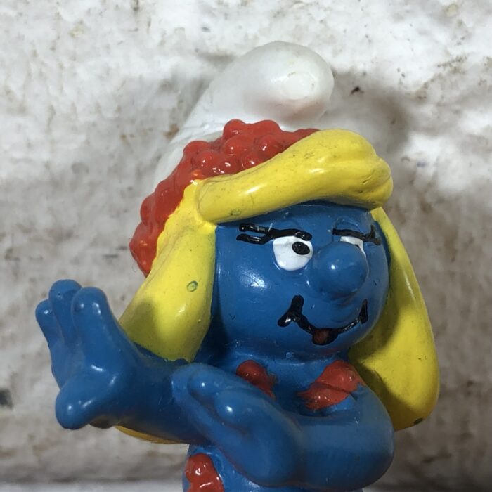 Hula Smurfette Figurine - Image 2