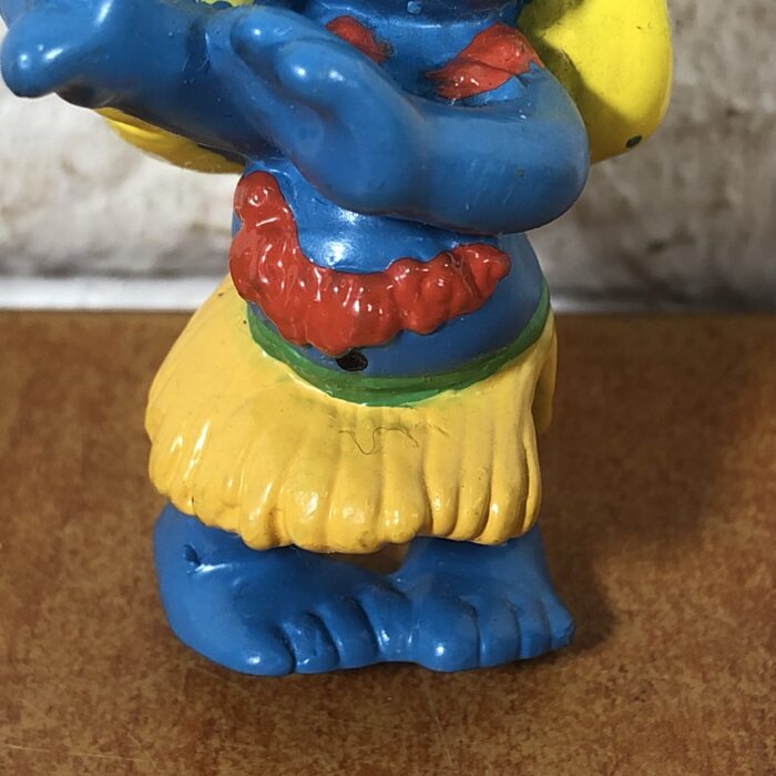 Hula Smurfette Figurine - Image 3