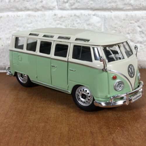 Volkswagen Van Samba (1:25)