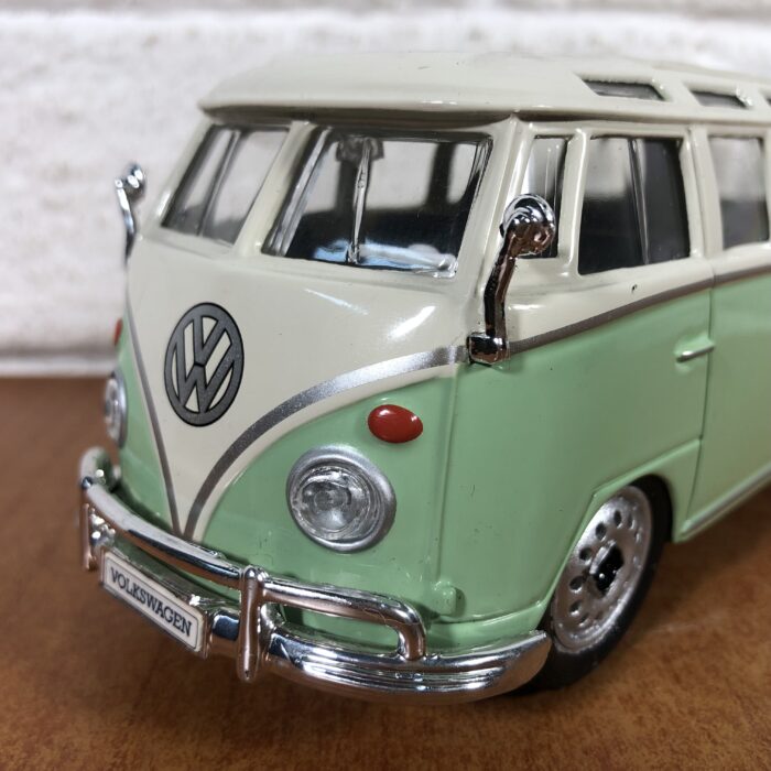 Volkswagen Van Samba (1:25) - Image 4