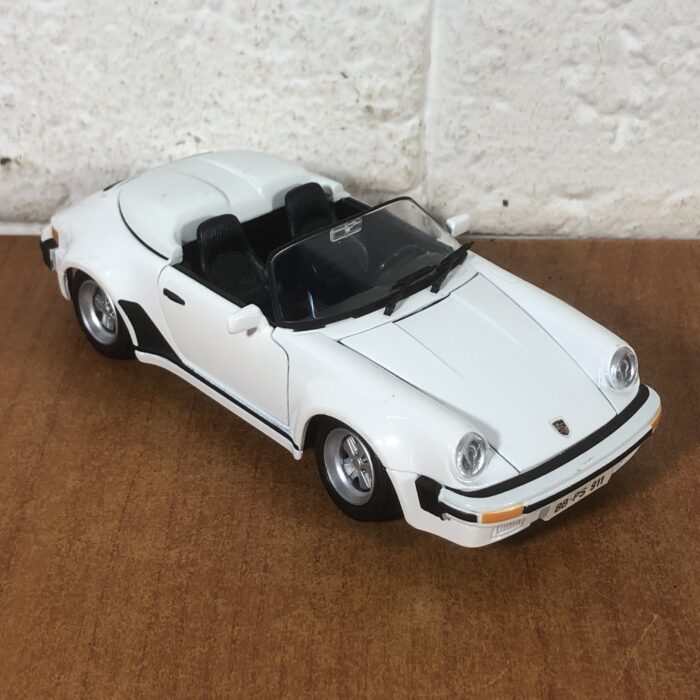 1989 Porsche 911 Speedster (1:24)