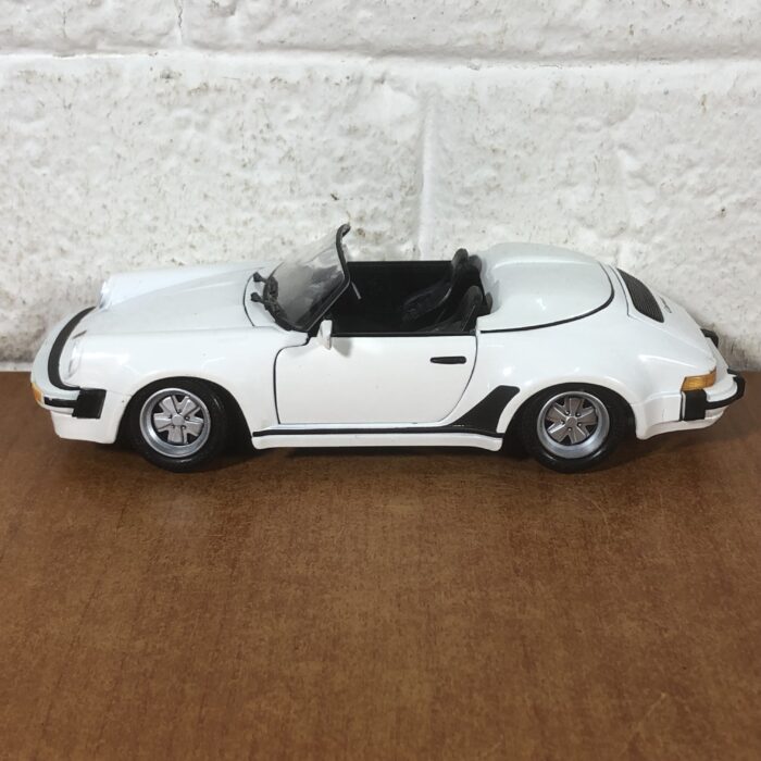 1989 Porsche 911 Speedster (1:24) - Image 5