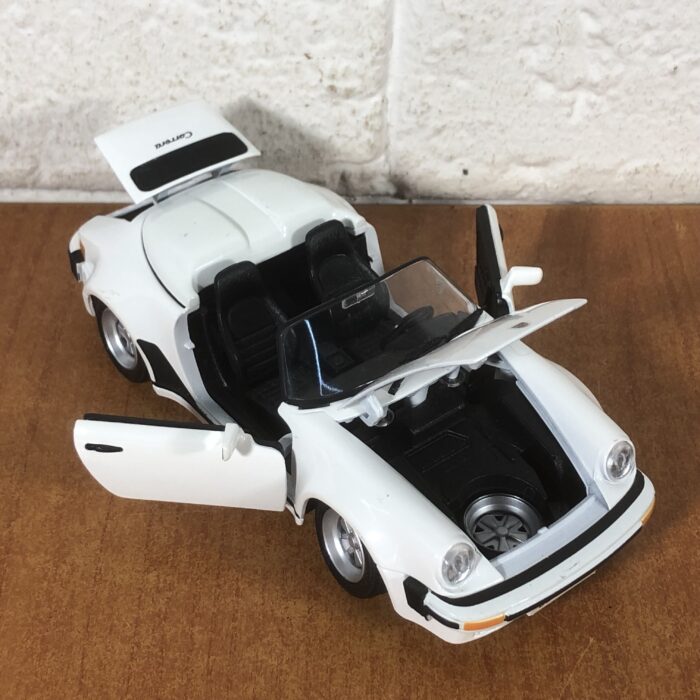 1989 Porsche 911 Speedster (1:24) - Image 2