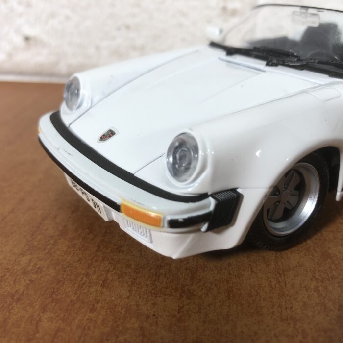 1989 Porsche 911 Speedster (1:24) - Image 4