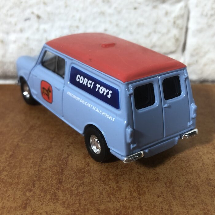 Vanguards by Lledo ~ Corgi Austin Mini Van - Image 4