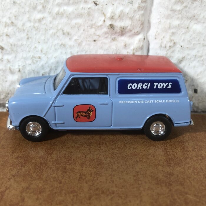 Vanguards by Lledo ~ Corgi Austin Mini Van - Image 3