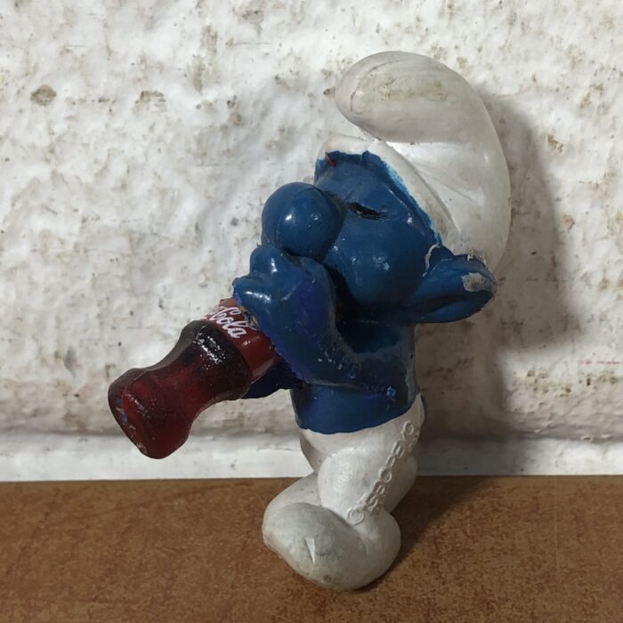 Lot 119: Vintage Coca Cola Smurf Figurine (Peyo ~ Made in Hong Kong) - Image 4