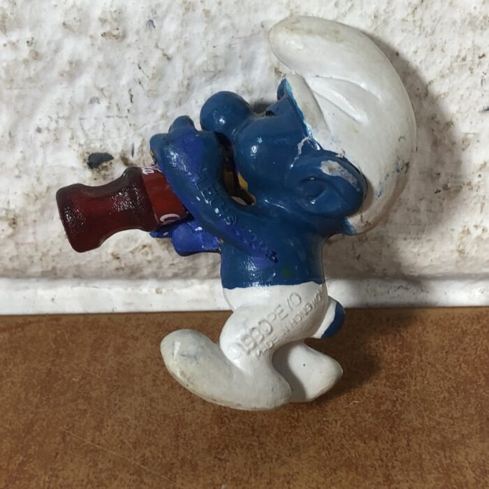 Lot 119: Vintage Coca Cola Smurf Figurine (Peyo ~ Made in Hong Kong) - Image 6