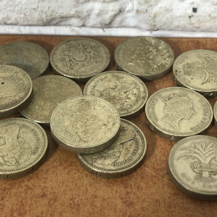 Collection of 15 Great Britain One Pound Coins - Image 3