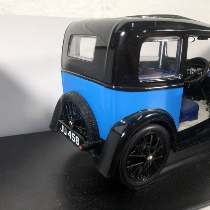 1932 Austin 7 De Luxe Saloon (1:18) - Image 9