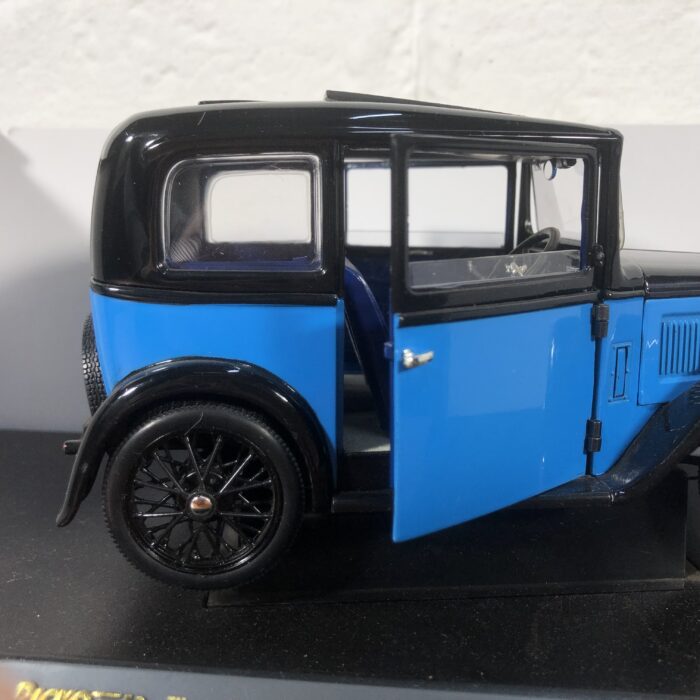 1932 Austin 7 De Luxe Saloon (1:18) - Image 8
