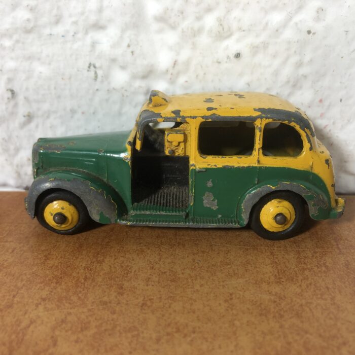 Dinky Toys ~ Austin Taxi (Made in England) - Image 3