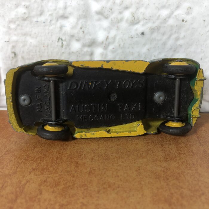 Dinky Toys ~ Austin Taxi (Made in England) - Image 6