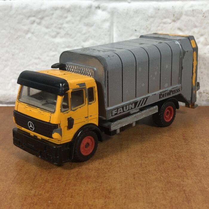 Siku Mercedes-Benz Faun Rotopress Truck (1:43) ~ Made in Germany - Image 2