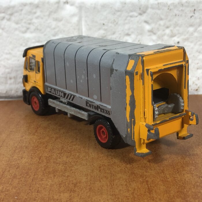 Siku Mercedes-Benz Faun Rotopress Truck (1:43) ~ Made in Germany - Image 4