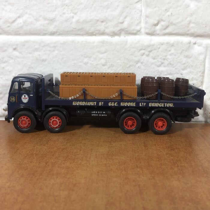 Corgi Toys Guinness Beer Foden Flatbed with Barrels & Chains (1:50) - Image 3