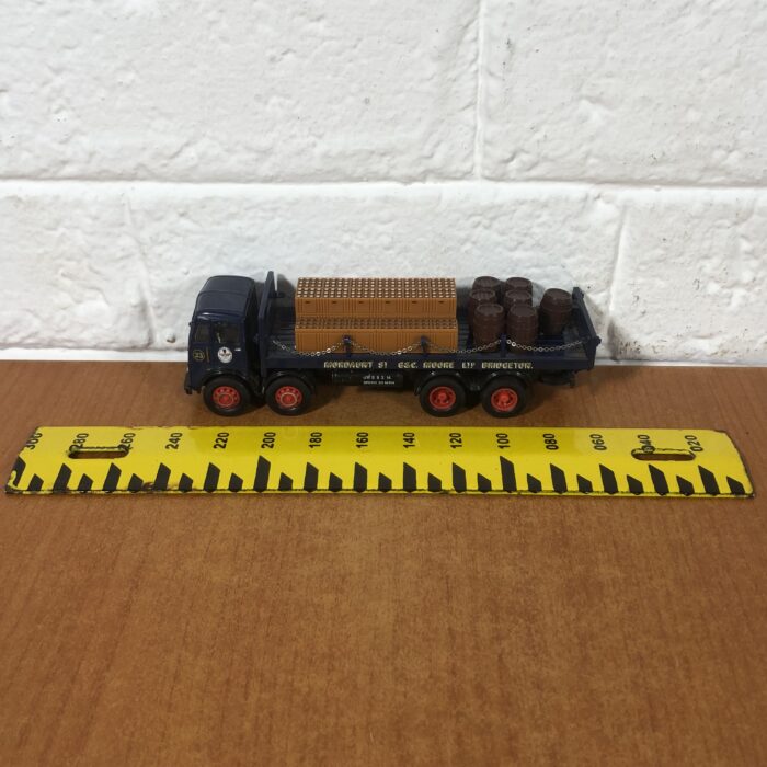 Corgi Toys Guinness Beer Foden Flatbed with Barrels & Chains (1:50) - Image 8