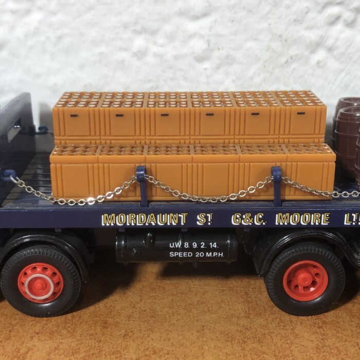 Corgi Toys Guinness Beer Foden Flatbed with Barrels & Chains (1:50) - Image 4
