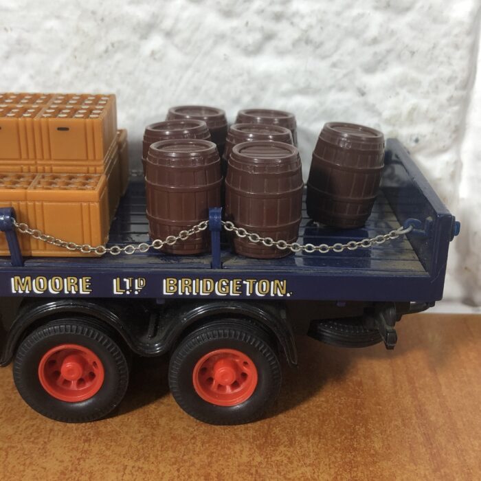 Corgi Toys Guinness Beer Foden Flatbed with Barrels & Chains (1:50) - Image 5