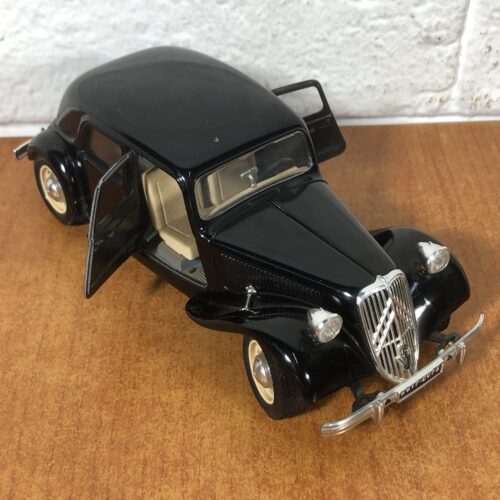 1938 Citroen 15 CV T.A. (1:24) ~ Made in Italy