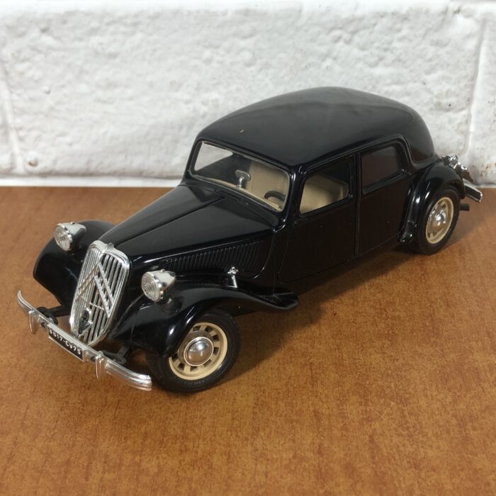 1938 Citroen 15 CV T.A. (1:24) ~ Made in Italy - Image 3