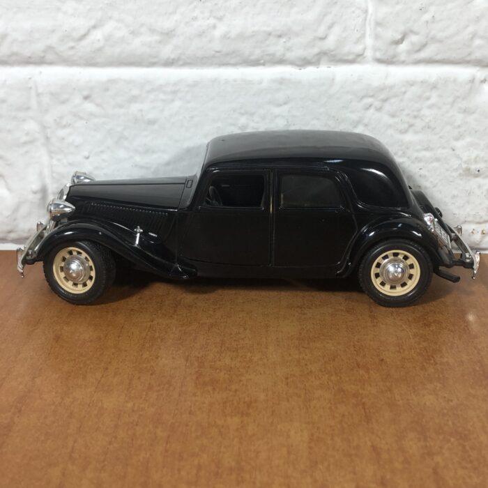 1938 Citroen 15 CV T.A. (1:24) ~ Made in Italy - Image 4