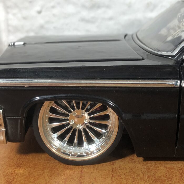 1964 Chevrolet Impala (1:24) - Image 6