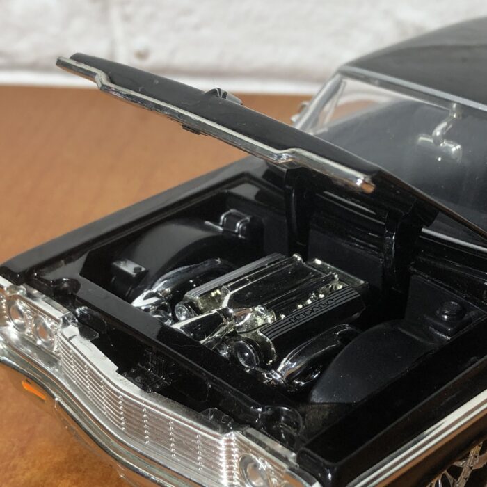 1964 Chevrolet Impala (1:24) - Image 4