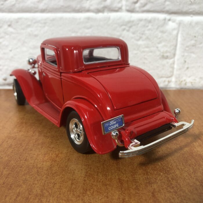 1932 Ford Coupe (1:24) - Image 6