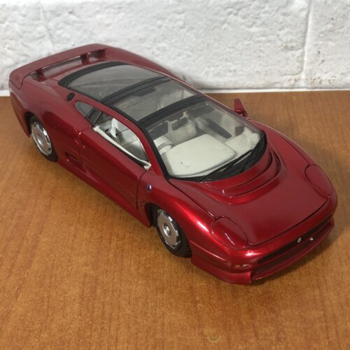 Jaguar XJ220 (1:18)
