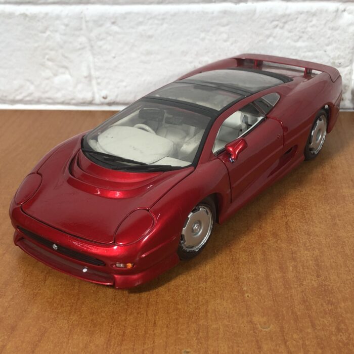 Jaguar XJ220 (1:18) - Image 3