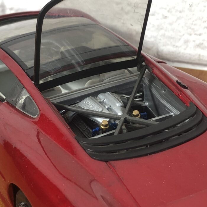 Jaguar XJ220 (1:18) - Image 7