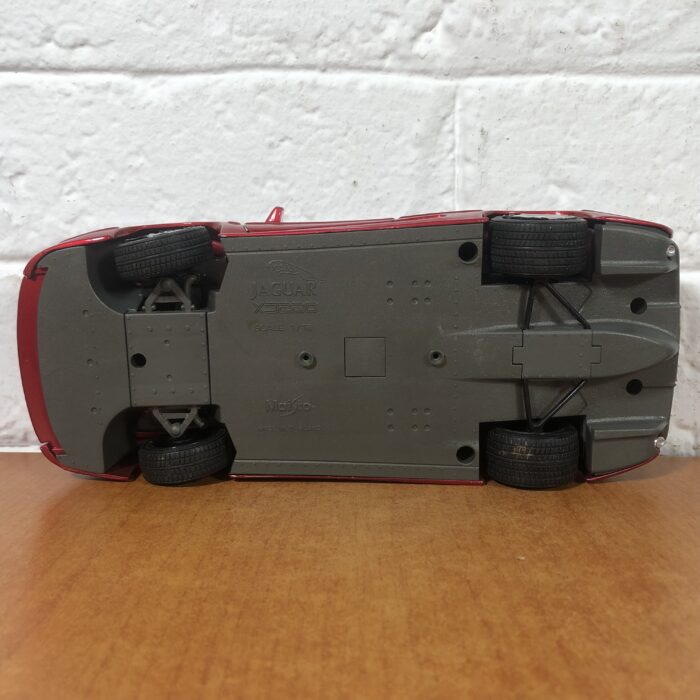 Jaguar XJ220 (1:18) - Image 8