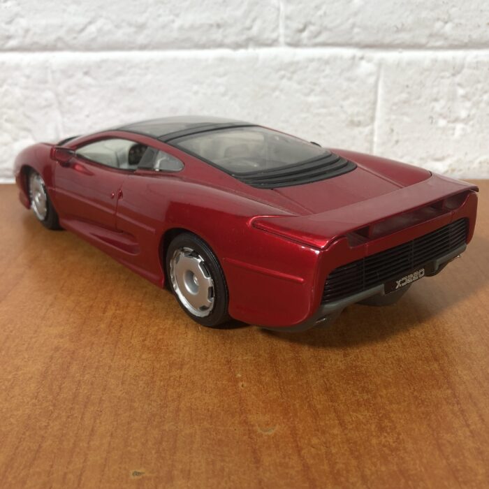 Jaguar XJ220 (1:18) - Image 6
