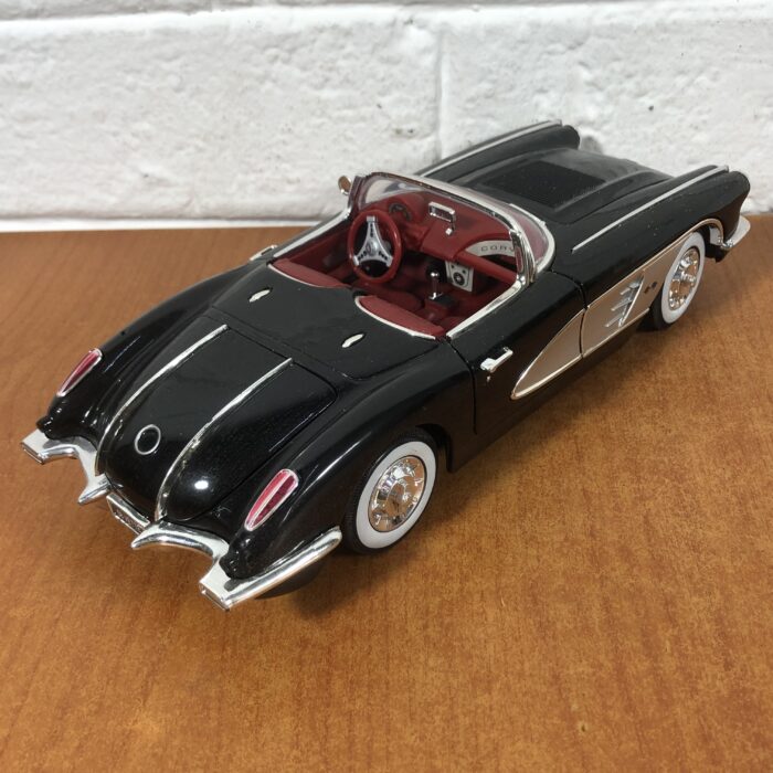 1958 Corvette (1:18) - Image 8