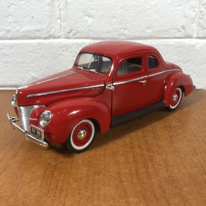 1940 Ford Sedan (1:18) - Image 3