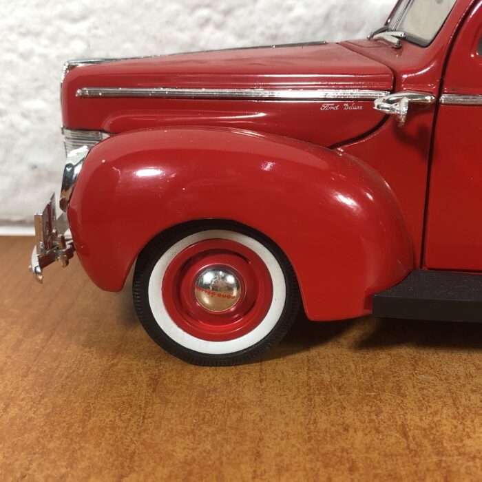1940 Ford Sedan (1:18) - Image 5