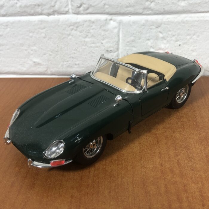 1961 Jaguar "E" (1:18) ~ Made in Italy - Image 3