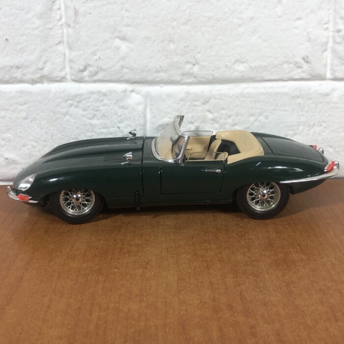 1961 Jaguar "E" (1:18) ~ Made in Italy - Image 4
