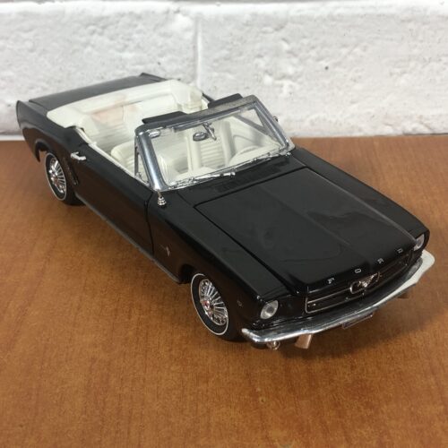 1961 Ford Mustang (1:18)