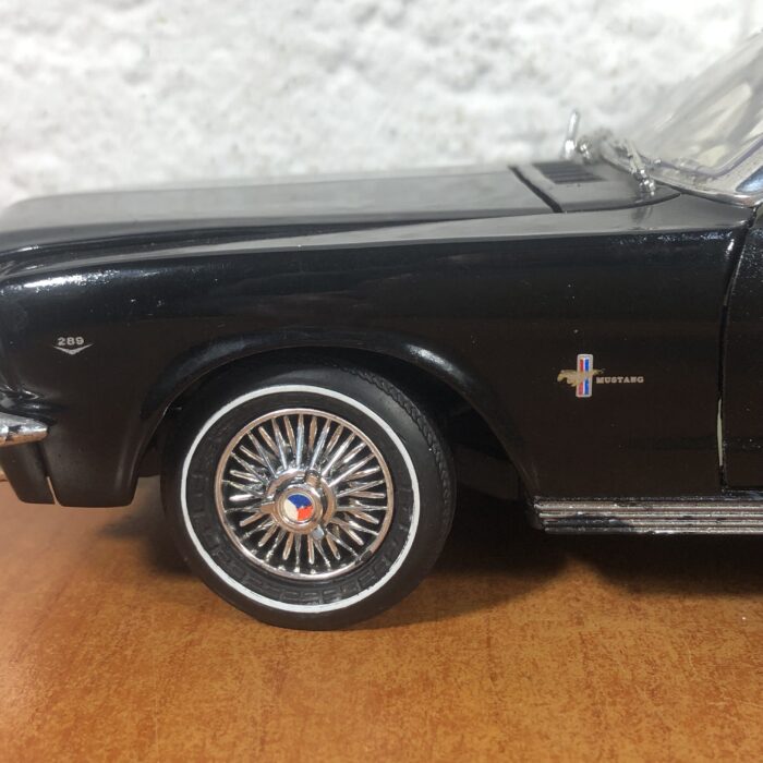 1961 Ford Mustang (1:18) - Image 5