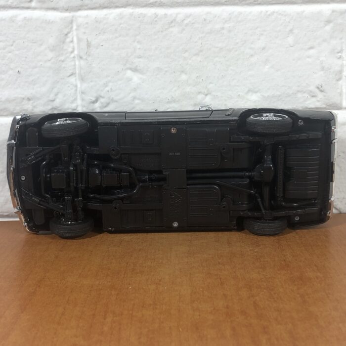 1961 Ford Mustang (1:18) - Image 8