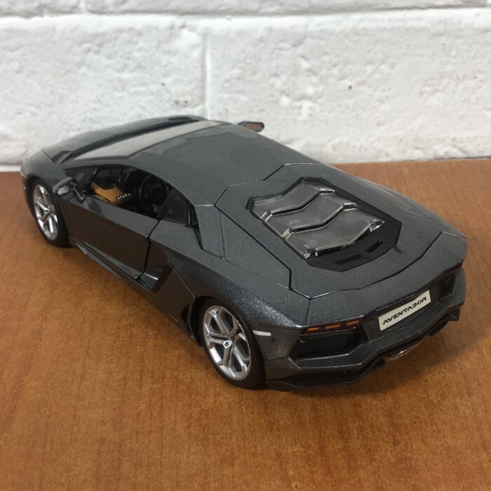 Lamborghini Aventador LP700-4 (1:18) - Image 6