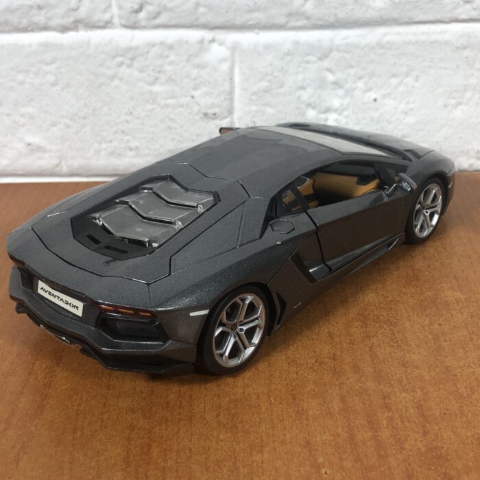 Lamborghini Aventador LP700-4 (1:18) - Image 7