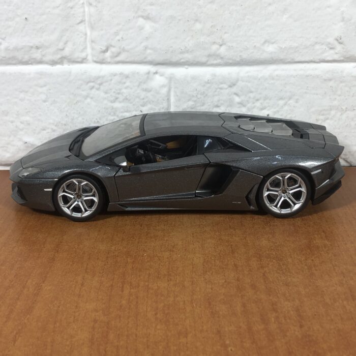 Lamborghini Aventador LP700-4 (1:18) - Image 4