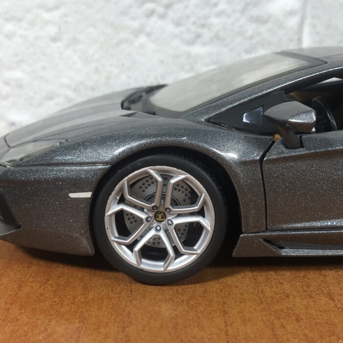 Lamborghini Aventador LP700-4 (1:18) - Image 5