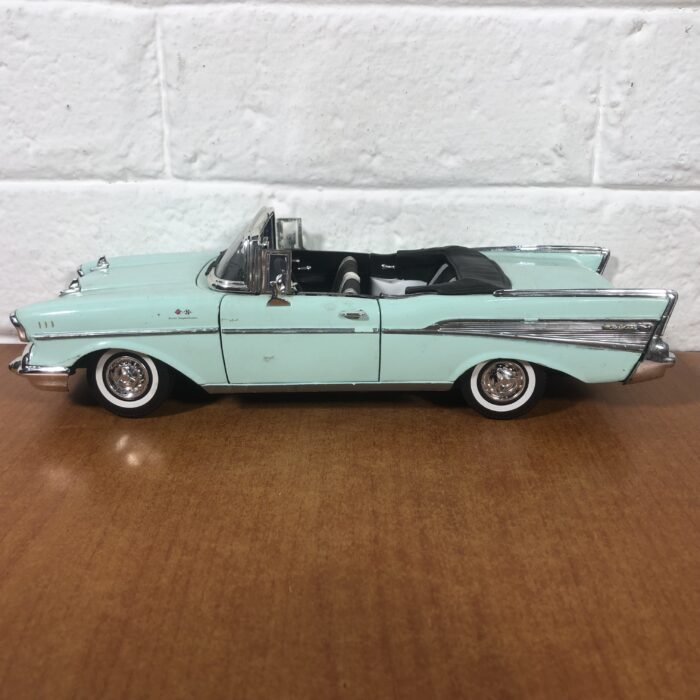 1957 Chevy Bel Air (1:18) - Image 4