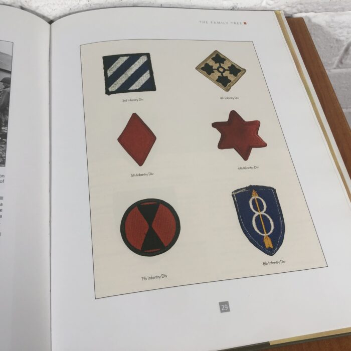 Vintage American Military Insignia & 2005 Medal Yearbook Books - Image 4