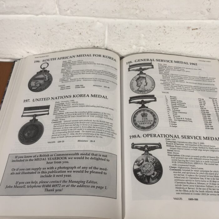 Vintage American Military Insignia & 2005 Medal Yearbook Books - Image 5